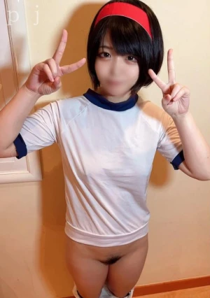 【顔出し】 IB歳。おじさんと明るくブルマ姿で浮き出る勃起乳首♡シャツを口で咥え、根元までズッポリ騎乗位で激しく腰フリ中出し最高♪ V(o`･ω･o)V♪