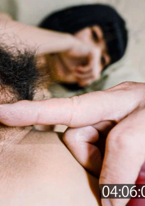 【4名・4時間】 陰　毛　が　初　々　し　い　1　, 8　歳　に　膣　奥　中　出　し　フ　ィ　ニ　ッ　シ　ュ　。　※モロ見え無修正。