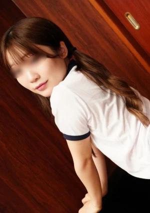 【無修正ｘ個人撮影】 巷で噂のあのコがブルマー姿になっちゃったｗスタイル抜群、激カワ過ぎるルナちゃんが、おじさんと遊んじゃう！ブルマーのまま生中出しド**が激エロ！