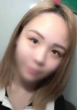 【私服＆スク水】 色白美肌の１８歳。わ./かくてもチンポの扱いは慣れっこ。