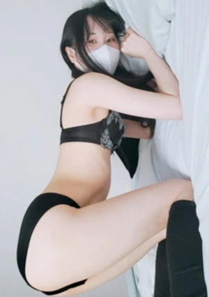 【無修正・完全素人】 １９歳経験人数１人！ちっぱいの●リ系地下アイドルは歌も踊りもＨなことにも一生懸命！キツマンに極太マラをねじ込まれ未開発ボディくねらせてカワイイ声で喘いじゃう♡