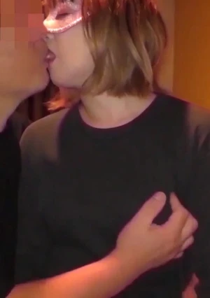 【ワンコイン動画・中出し】 3人の子持ち38歳熟女妻　手マンで大量潮吹きをしてしまいました・・・