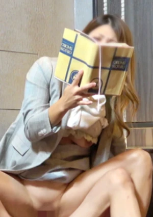 潮を吹きまくりながらも朗読を止めない美女に電マ刺激やアナル丸見え挿入など好き勝手して みた（レビュー特典過去二作の全体アングルフル動画）