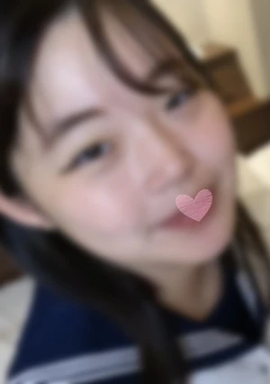 【無修正】 18歳にそこまでやるか！！ジューシーで美味しそうなカラダ...熱く濡れた18歳のワレメに極太チンポをぶち込む！！セー〇ー服色情飼育係 / つぼみ(18歳)