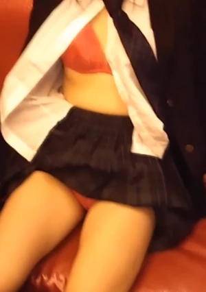 【無・制服コス】 裏垢童顔美女！ツルツルパイパンまんこに生ちんいれてドピュっと中出しセックス！【特典で高画質】