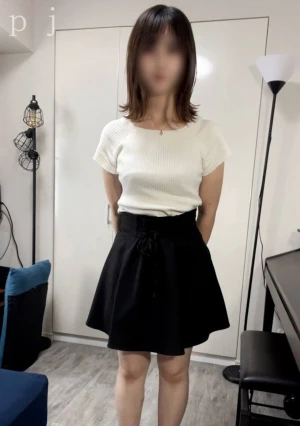 【前編】 愛嬌抜群な美白敏感美女2　ベロチューでとろとろになったマンコを生で挿入、甲高い喘ぎ声で絶頂を繰り返す彼女に孕ませ大量中出し♡♡　前編