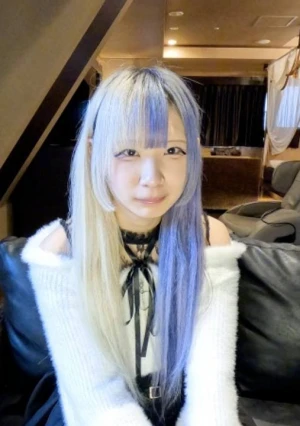 【素人初撮り】 うゆ(18)ツートンカラーがかわいいスレンダー。街で見かけたら目で追ってしまう存在感。なぜかわかりませんがアナル貫通撮影に応じてくれました