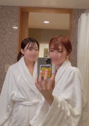 【大乱交8P/M男攻め】 美容部員かほちゃん＆音大に通うあすかちゃん 親友同士の2人でM男を攻めた後、男達に囲われ連続の生挿入中出し性交に精子がお互いのおマ●コから溢れちゃう【妊娠マ.マ友確定!?】