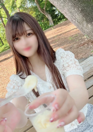 おっとりととろけるような自然体にEカップの清楚な女大生！！淑やかな見た目とは裏腹に美乳を揺らしながら卑猥な心をそのままに快楽を受け入れ口内発射＆生中出し！！