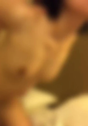 【ハメ撮り】 【乱交】タレントの裏側、会社帰りに４P遊びを堪能する大人の遊び。強引に中出しで白く染まる膣口