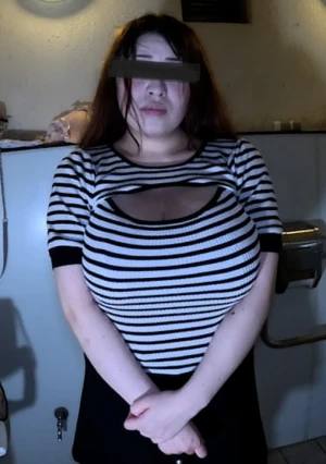 爆乳Ｊカップ妊婦と公衆便所で 激ハメ☆