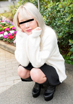 昔AVに出ていたあの頃を思い出して撮影にやって来た金髪熟女