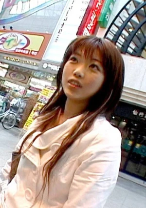 【生ドル・未修正】 友達の見てる前で生挿入!!カラオケで2人組のW手コキからオマンコがビショ濡れ状態だったので勝手にエスカレート!!白濁マン汁まみれの結合部も見せつけ!!未公開含むオリジナル版!!