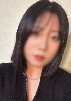 21歳新人在籍嬢。入店後すぐバンスを返さず逃○の為寮でお仕置き。パイパンマンコに無/許/可/大量中出しハメ