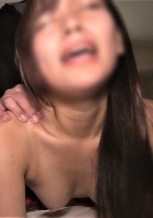 [無修正・完全素人・中出し・潮吹き] ＜低身長148cm美人エステティシャンEカップ＞ゴムあ り 約束やぶ/ っ.て孕ませ覚悟の種付けプレスで濃厚中出し!