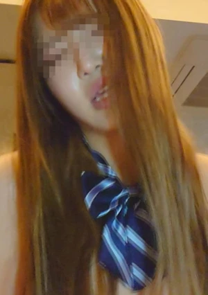 【無・制服コス】 舌使いがエロすぎる淫らな派手髪スレンダー美女と生中出しH【特典で高画質】