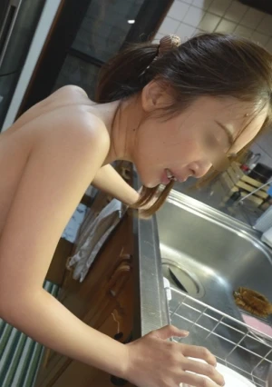 【無修正ｘ個人撮影】 仮病を使って実家帰りを拒否！家庭よりも性欲が優先！興奮しまくった美魔女人妻が誰もいない自宅で3Pで大暴れ！色んな体位でイキまくる！