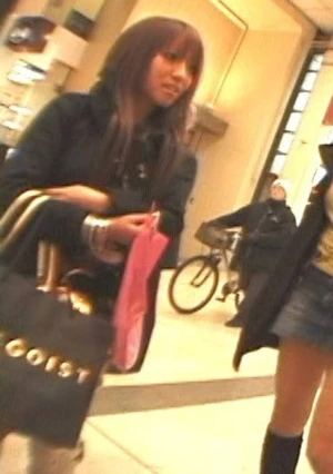 【生ドル・未修正】 黒＆白ギャル!!脚長美巨乳!!派手な風貌なのにピュアで経験人数3人!!!気まずい空気ながらも生挿入成功!!90分近くの長尺で未公開含むオリジナル版!!