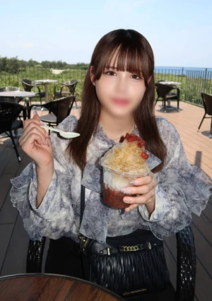 天真爛漫南国旅行❤楽園リゾホのベランダからは海水浴客に丸見えｗスリル満点フェラクンニ♡性欲開放で腰振り止まらない騎乗位エロすぎ～無責任中出し！