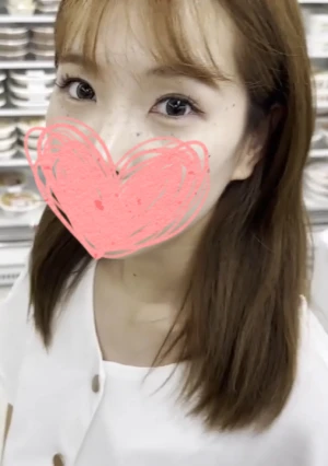 化粧品会社カネボ◯勤務のOL。ランチタイムに抜け出し性欲発散！淫乱生中出し！