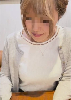 旦那に内緒で借り、 返済できず部屋に連れ込み体を弄り抵抗も虚しく旦那以外の精子を膣内に大量中出し。