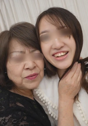 【無修正ｘ個人撮影】 8号のむすめ桜ちゃんがレンタル!?歳の差40以上！初めての激エロレズ3P♪好奇心旺盛、おばぁちゃんがどんなSEXするのか見たい！