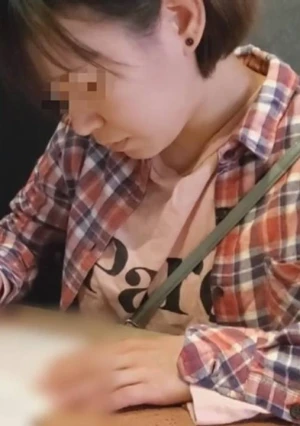 お金欲しさに旦那に内緒で融資求め、 世間知らずの奥さんは旦那以外の男で大量潮吹きをしながら他人汁を子宮内に大量中出しされた若妻