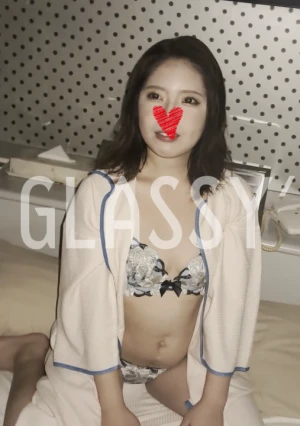 #17 可愛過ぎる美 人人妻に大量口内射精│GLASSY'S