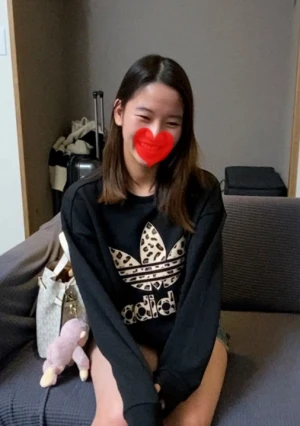 フェラ好きな蒼〇優似の小柄な19歳人妻さん♡セル フイラマで喉奥いじめて涙目でもまた咥えるドMな変態女♡