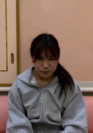 あかね(19\) 半年ぶりの再度の撮影。止むに止まれぬ事情がるようです。フェラからのアナル舐め、中出しそして逆69イラマ。最後は騎乗位で力尽きるまで。