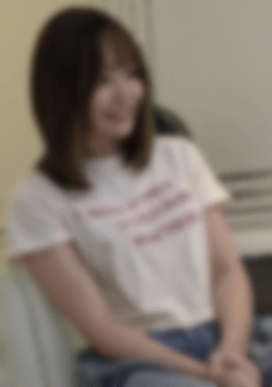 旅番組で話題の看板ムスメが高額オファーで出演。アイドル級の長身美女が生ハメ5Pで人生初の膣内中出し/5人の精子が注入される衝撃作【本編/顔モ無】