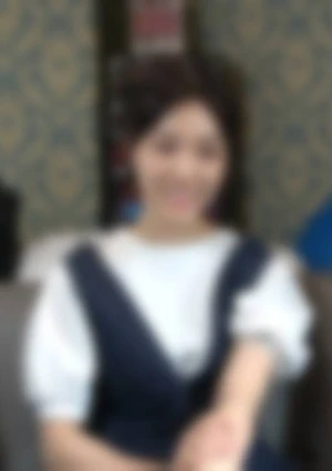 【個人撮影/素人撮影/ハメ撮り】 （本編完全顔出し）おっとり雰囲気なスレンダーパイパン美女。特に抵抗してこなかったので、そのまま中出しで種付け完了