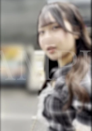 撮影中にこっそりピースしちゃう女を言葉巧み に連れ込み生ハメしてきた