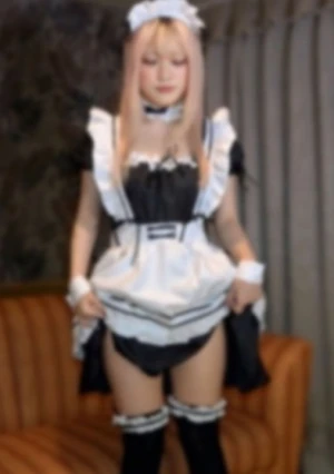【無】 ちょ～可愛い派手髪色白ガール！元メイドカフェ嬢だったのでコス似合いすぎ⤴ゴックンから大量顔射(目元までドロドロ)中だしの三発！