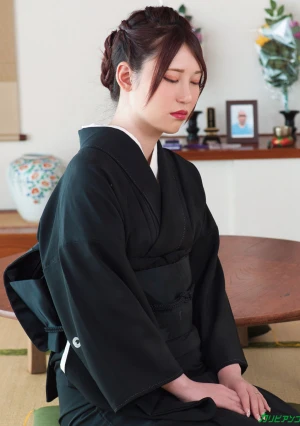 未亡人NTR ~夫の遺影の前で夫の弟の肉棒で慰められる~