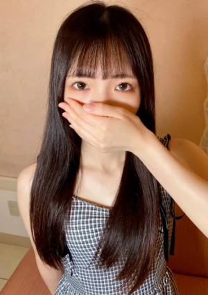 特典で無修正 ♀166 夏がくれた贈り物♡ かわいいスレンダーななちゃんに半外半中で中だし！ 動画内はフルで顔出しです！夏はおんながおいしい季節です♡