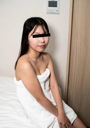 トイレで用をたしながらフェラ