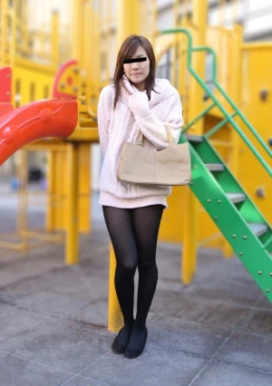 エッチ大好きな金欠ガールと見知らぬ男