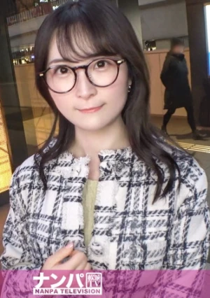 マジ軟派、初撮。 2191 イチゴをエサにメガネが似合う色白の真面目系素人をナンパ！見た目に反して不倫経験あり！パンツの下はアナルまでビッチリの剛毛！真面目だから要求されるとアナルまでルまで舐めちゃう従順っぷり！最後は俺の練乳をお顔にお見舞いしてやったw