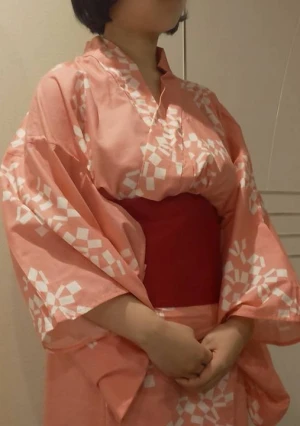 浴衣のIカップ爆乳彼 女にじっくり乳揉み＆仁王立ちパイズリさせてもらった件w