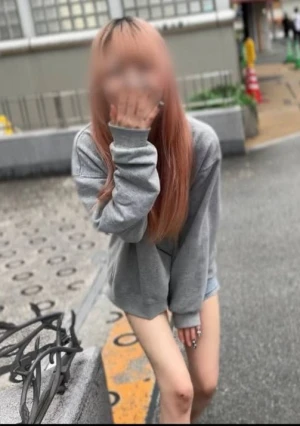 【初撮り/オホ声連発体重37キロの逸材】 体脂肪10％！見た目とは真逆の超清楚な経験人数3人の彼女とお泊まりSeX