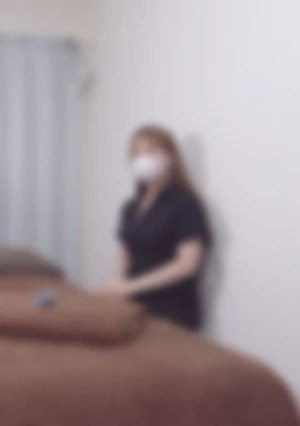 【無/ハメ】 駅前のピザ屋さんで働いている20代の女性が来店してくれました。**女性ですので、とても敏感で声も出されるので、ドキドキします。