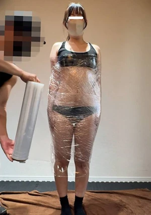 「やめて！ やめて！」拒絶するもラッピング固定でヤラレ放題　巨乳美女のおっぱいにぶっかけトレーニング