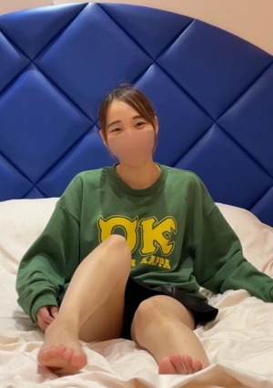 【顔出し解禁】 モード系美人看護師再び。ドデカディルドバイブにハマり身体をよがらせまくり、本物の肉棒をぶち込まれると消える理性→生外ごっくん