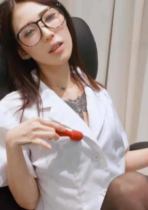 【元企画AV女O・衝撃の復帰作】 自慰中に黒人患者にバレて…性感治療で巨根を奉仕♥復帰第一弾から中出しフルコース！【海外版】