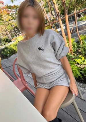 【完全素人】 小麦肌がそそる激エロ人妻！断れない性格で押しに弱いダメ妻。危※日でも構わず膣奥に中出しハメ。