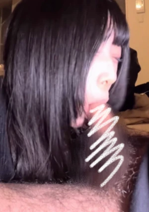 女の子の自宅にて、ノリで*さんの前でフェラしてたらいつのまにかハメ撮り見せつけてた