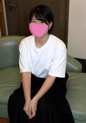 ♀186 素朴で笑顔あふれるあすかちゃんはもちろん陰毛あり パンティチェックに赤面 カメラの前で丸裸で恥ずかしがるが、 生ちんぽに喘いで最後は半外半中出し