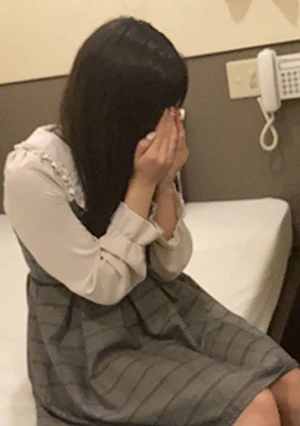 りょうか20歳・顔射・生。なんでも言うことを聞く元メイドの量産型ぴえん系美容系を、一切脱がさずにCFNMプレイでハメる！（061）