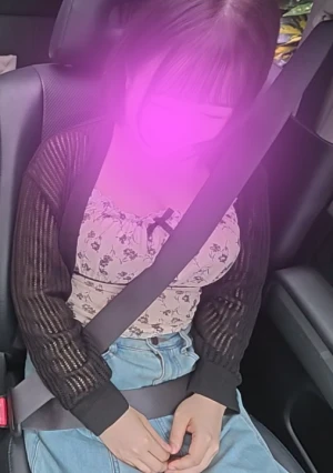 服の上からもで分かるメガトン級おっぱいのめいちゃんに車内フェラしてもらって口内射精＆精飲！ ！